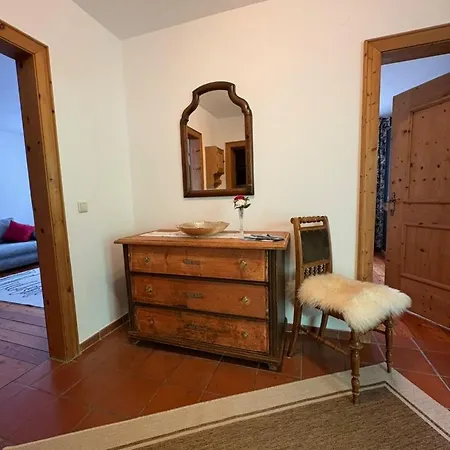 Stern, Natters Apartman *